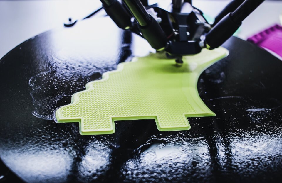 Why Netflix shares are down 10% tech news post featured img 23